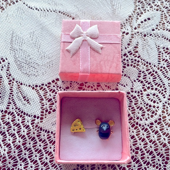 Mouse & cheese earrings. Petite and adorable. Perfect for multi piercings. NWOT - Picture 3 of 5